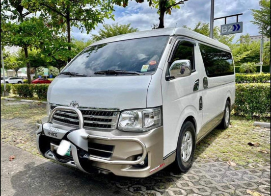 TOYOTA SUPER GRANDIA VAN 2012