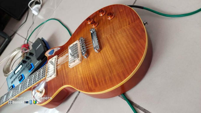 BOSS GT1 & GIBSON REPLICA LESPAUL