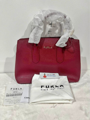 Furla Tessa Small Leather Tote E/W in Ciliegia