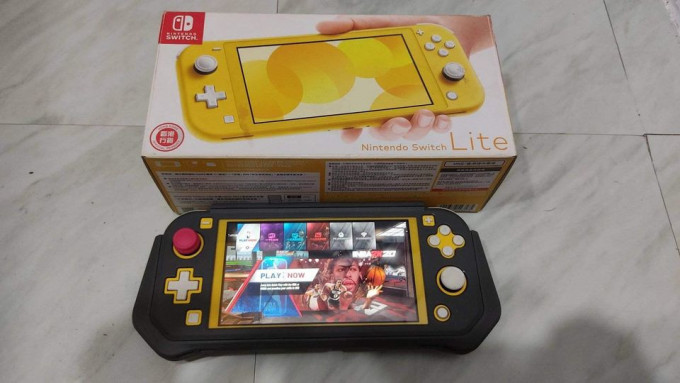 Nintendo Switch Lite (w/ NBA 2k20 and 64gb Sd Card)