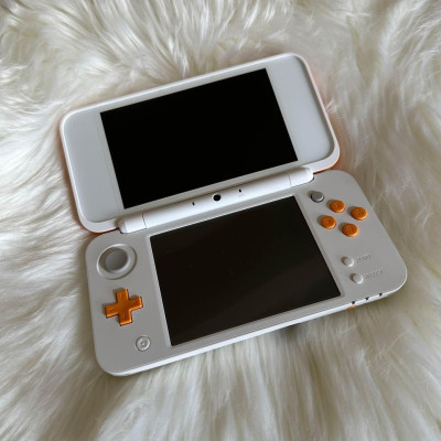 New Nintendo 2DS XL (CFW) | Orange-White