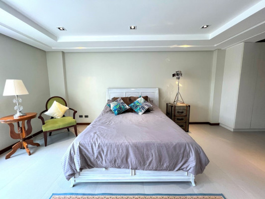 Enchanting Townhouse For Sale in Arca South