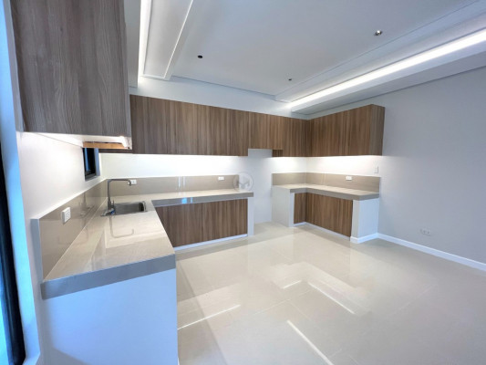 Brilliant Bungalow For Sale in BF Homes, Parañaque