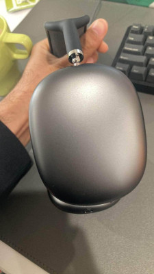 Space Gray Airpods Max