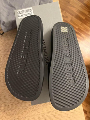 Balenciaga pool slides