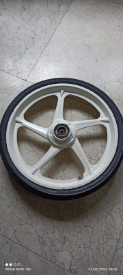 Original Yamaha white YMVN secondhand mags with tires for Mio Nouvo