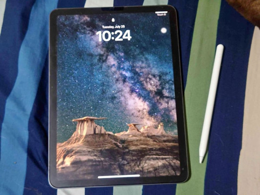 iPad Air Gen 4 64 Gb with Apple Pencil and Keyboard Case