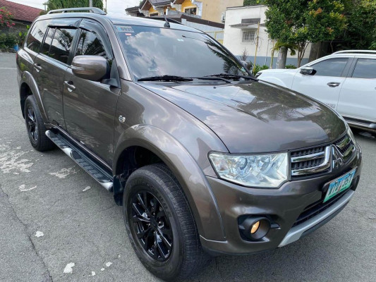 2014 Mitsubishi montero