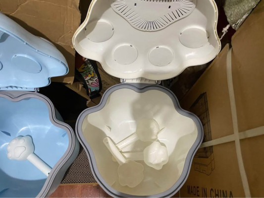 Pet food storage box