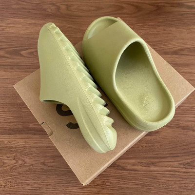 Yeezy Slides Adult Size 5 Resin with receipt