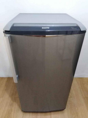 SANYO REFRIGIRATOR (SLIM BEAUTY)