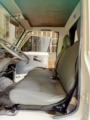 2016 Mitsubishi l300 fb exceed dual ac