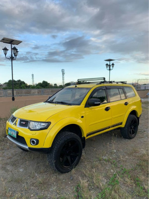 2012 Mitsubishi montero sport