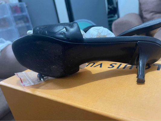 Lv sandals
