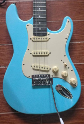 SALE! CLIFTON EGUITAR(INDIE COLOR SKYBLUE) ALMOST NEW .WITH PADDED CLIFTON GIGBA