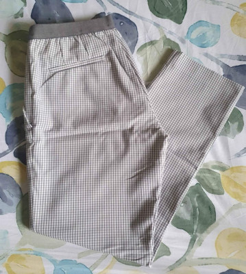 Uniqlo EZY Ankle Trousers