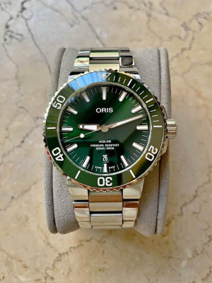 Oris green aquis 43.5mm watch