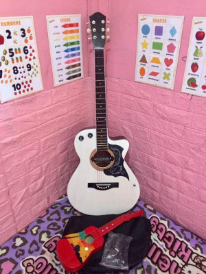 Direct Supplier Buy brandnew acoustic guitar with free ukulele and moree.