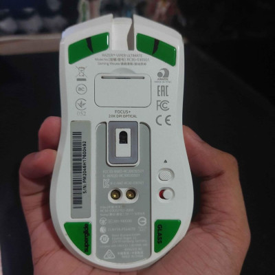 Razer Viper Ultimate with Charging Dock and Glass Skates