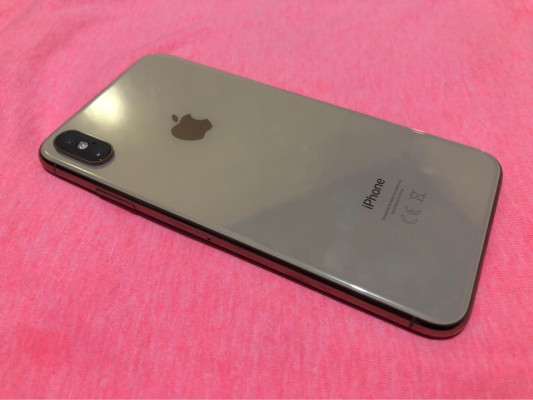 Iphone Xs factory unlocked complete