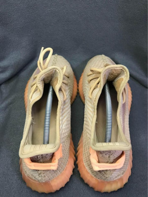 YEEZY BOOST 350 v2 CLAY