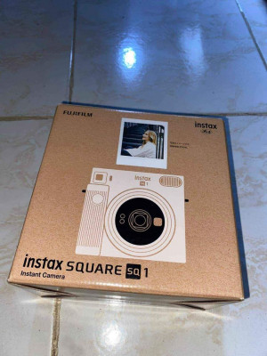 FUJUFILM INSTAX SQUARE SQ1