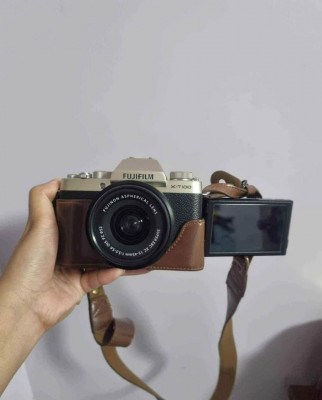 Fuji XT100 - Mirrorless with Accessories