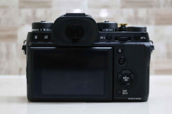 FUJIFILM XT2 BODY - Made in Japan Version