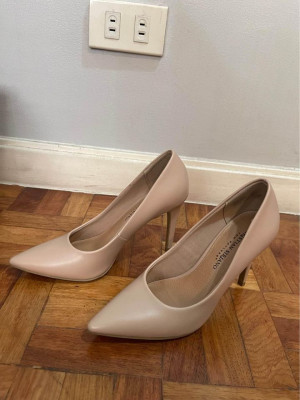 Rush Sale!!! Christian Siriano Nude Heels
