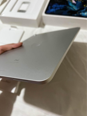iPad Pro 2018 64gb Silver Wifi only and Apple Pencil 2