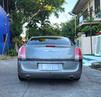 2013 Chrysler 300c vip car low odo