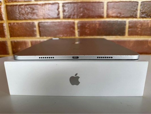 iPad Pro M1 11 inch 128GB Silver with Apple Magic Keyboard