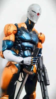 Cyborg Ninja Gray Fox Play Arts Kai