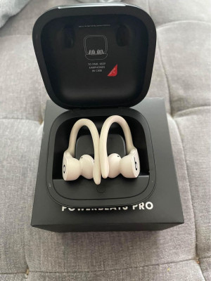 Powerbeats pro White apple airpods