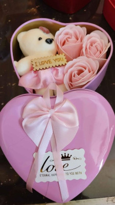 Flower 3 pcs with Bear Heart Shape Metal Can