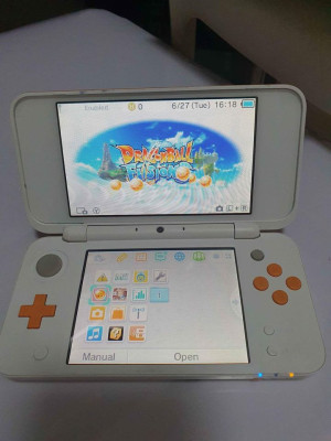 Selling White Orange New Nintendo 2DS XL