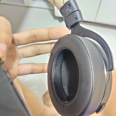 Corsair HS70 PRO WIRELESS Gaming Headset — Cream