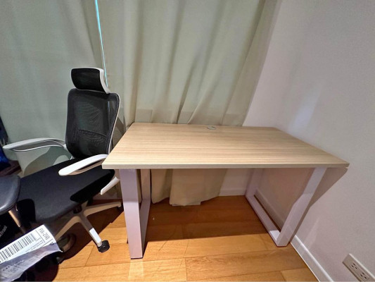 Rarely used Aesthetic Office/Work Table