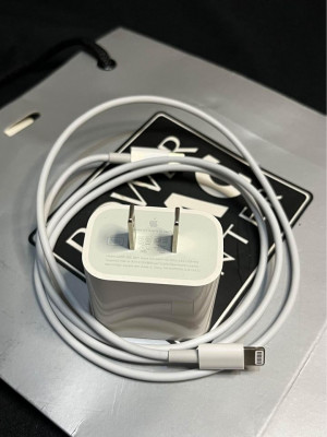 ORIGINAL IPHONE CHARGER 20W