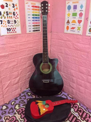 Direct Supplier Buy brandnew acoustic guitar with free ukulele and moree.