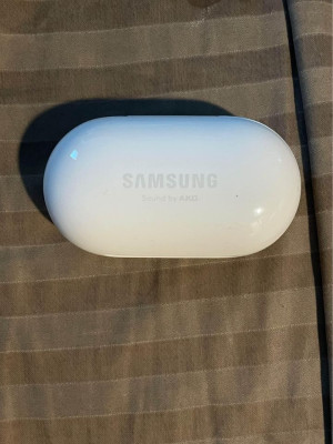 Samsung Buds Plus in white