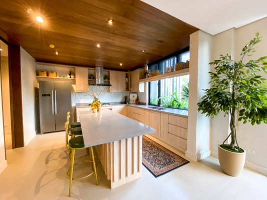 ⁣Majestic Contemporary Townhouse for Sale in Paco Manila⠀