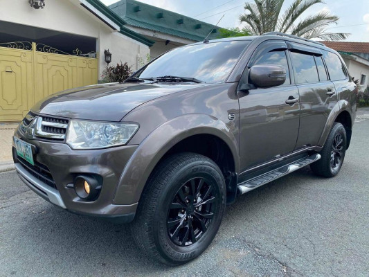 2014 Mitsubishi montero