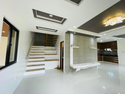 House For Sale in Greenwoods Exec Vill Pasig