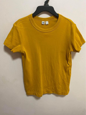 Uniqlo U Yellow Top in Medium