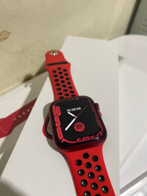 Apple Watch Series 7 45mm Red Edition