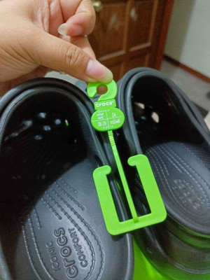 CROCS - Women Classic Platform Clog in Black