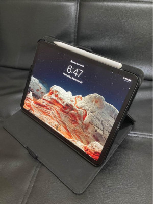 iPad Pro 11-inch 2020 256GB w/ Apple Pencil 2 ✨