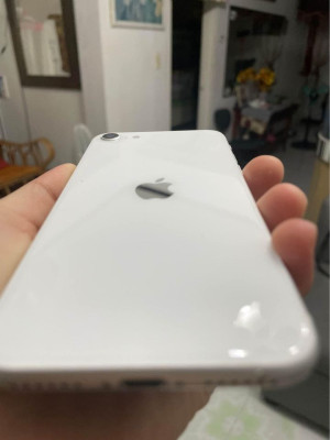 Iphone se 2020 64 gb negotiable