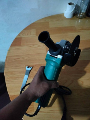 Makita grinder